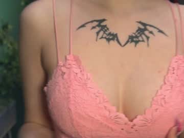 webcam girl ella_knockers_xl capture image #2421404