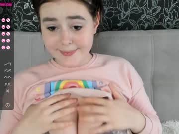 webcam girl emilia_me capture image #1895087