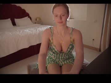 webcam girl chillwithkira capture image #2298236