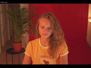 webcam girl chillwithkira capture image #2962073