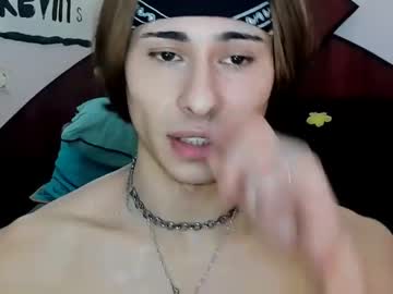 webcam man kevin_hug capture image #4807485