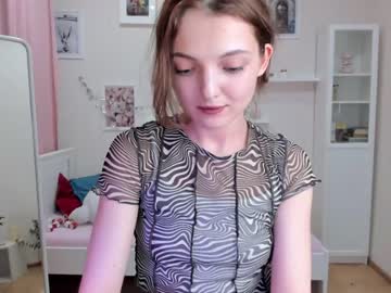 webcam girl whereweland capture image #4780357