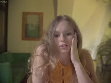 webcam girl chillwithkira capture image #1687038