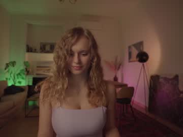 webcam girl chillwithkira capture image #1026533