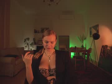 webcam girl chillwithkira capture image #940600
