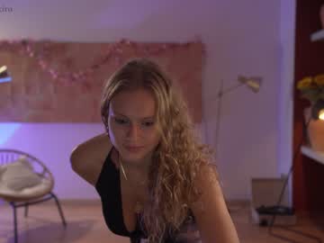 webcam girl chillwithkira capture image #4003759