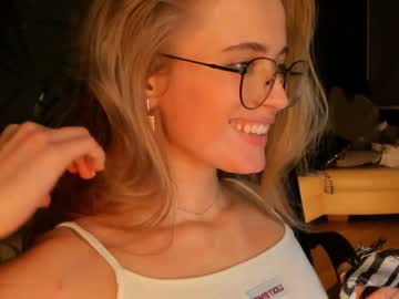 webcam girl linellali capture image #4087194