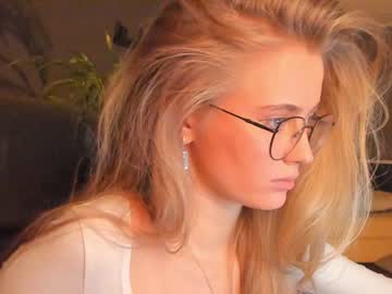 webcam girl linellali capture image #4203410