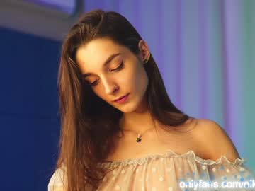 webcam girl angels_kiss capture image #1811802
