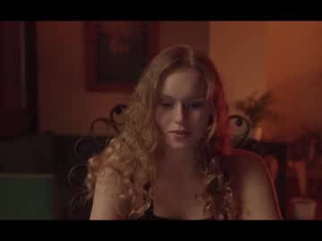 webcam girl chillwithkira capture image #2051438