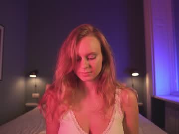 webcam girl chillwithkira capture image #970401