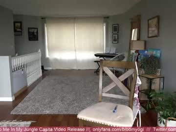 webcam girl bloomyogi capture image #1878794