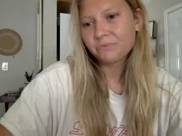 webcam girl ladybluereads capture image #3113413