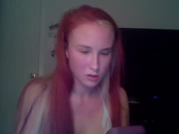 webcam girl lessclothesmorefunn capture image #3806696