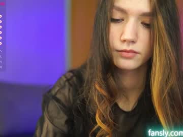 webcam girl angels_kiss capture image #2544058