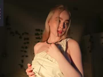 webcam girl mother__of__dragons capture image #5506236