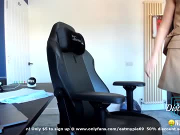 webcam girl eatmypie69 capture image #1828422
