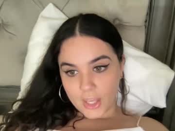 webcam girl gia_is_horny capture image #3549540