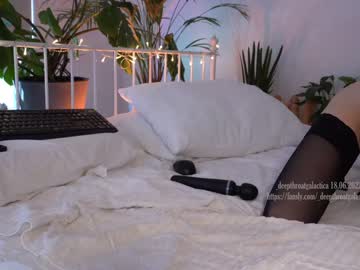 webcam girl _deepthroatgalactica capture image #2918495
