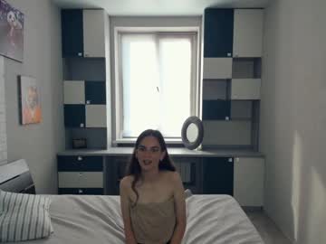 webcam girl intoursoui capture image #5573328