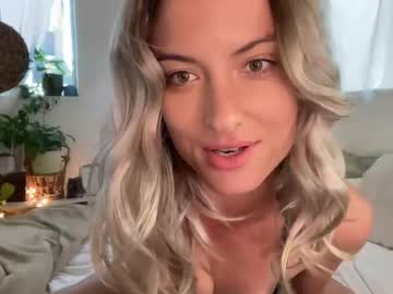 webcam girl moniquelovesme capture image #5585722