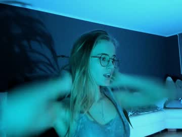 webcam girl linellali capture image #4077531