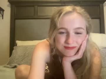 webcam girl peachezzs capture image #3061289