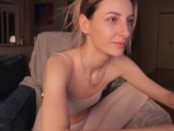 webcam girl alicedotg capture image #1936920