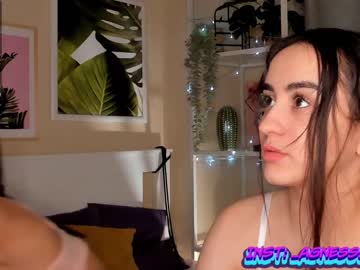webcam girl millaava capture image #1367079