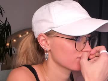 webcam girl linellali capture image #3869545