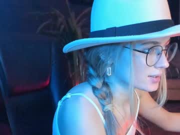 webcam girl linellali capture image #4185074