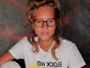 webcam girl carolayers capture image #3472437