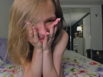 webcam girl innocentprovenguilty capture image #2724993