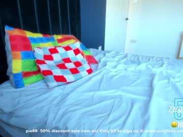 webcam girl eatmypie69 capture image #1492578