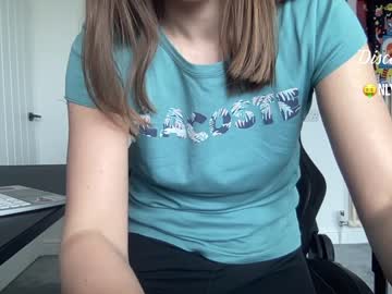 webcam girl eatmypie69 capture image #2286170