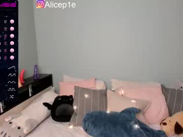 webcam girl ukra1ne_barbie capture image #2309566