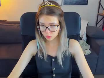 webcam girl lisa_roses capture image #4658575