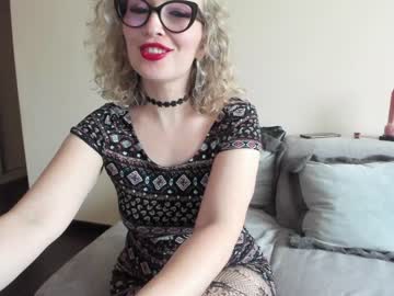 webcam girl emilymilf__ capture image #5396619