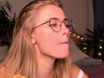 webcam girl linellali capture image #3839630