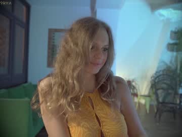 webcam girl chillwithkira capture image #1688150