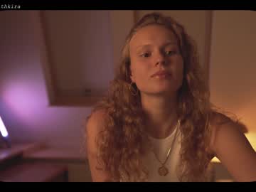 webcam girl chillwithkira capture image #2499853