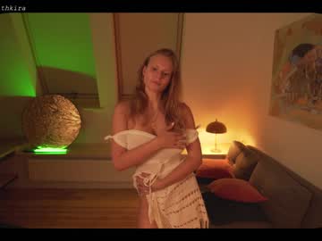 webcam girl chillwithkira capture image #2711417