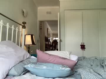 webcam girl gl1tter_barbie capture image #1923015