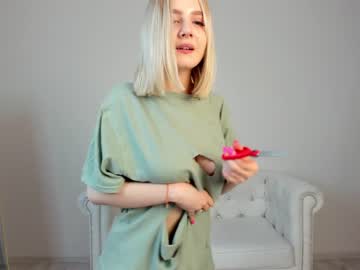 webcam girl oliviabr0wn capture image #4390901