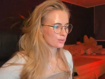 webcam girl linellali capture image #4204596
