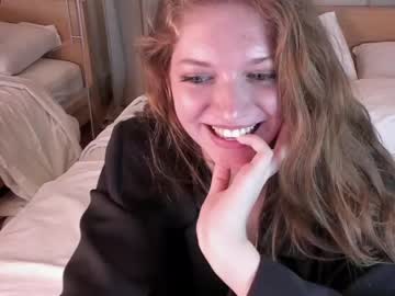 webcam girl lizzylipsss capture image #5033399