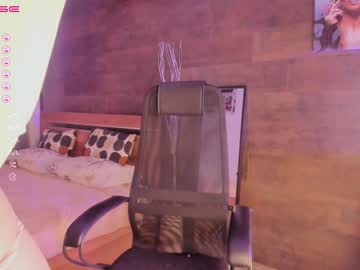 webcam girl yolandabertha capture image #4998767