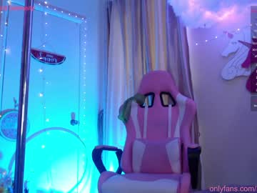 webcam couple pandaworldcb capture image #3297875