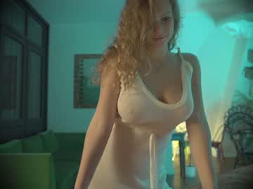 webcam girl chillwithkira capture image #1658516