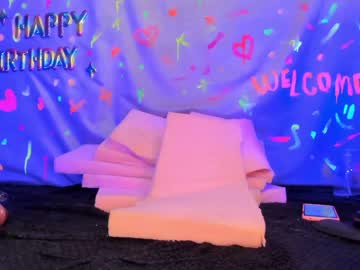 webcam girl candy_deep_throatdg capture image #4317792